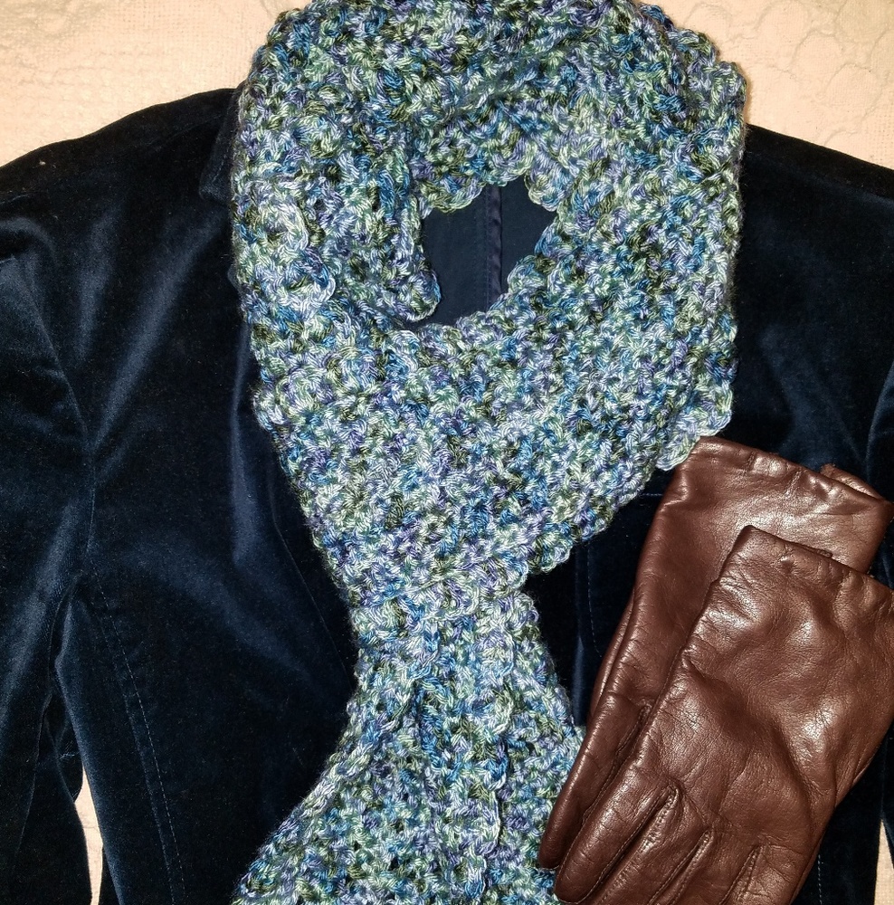 BEAUTIFUL BLUES CROCHET SCARF